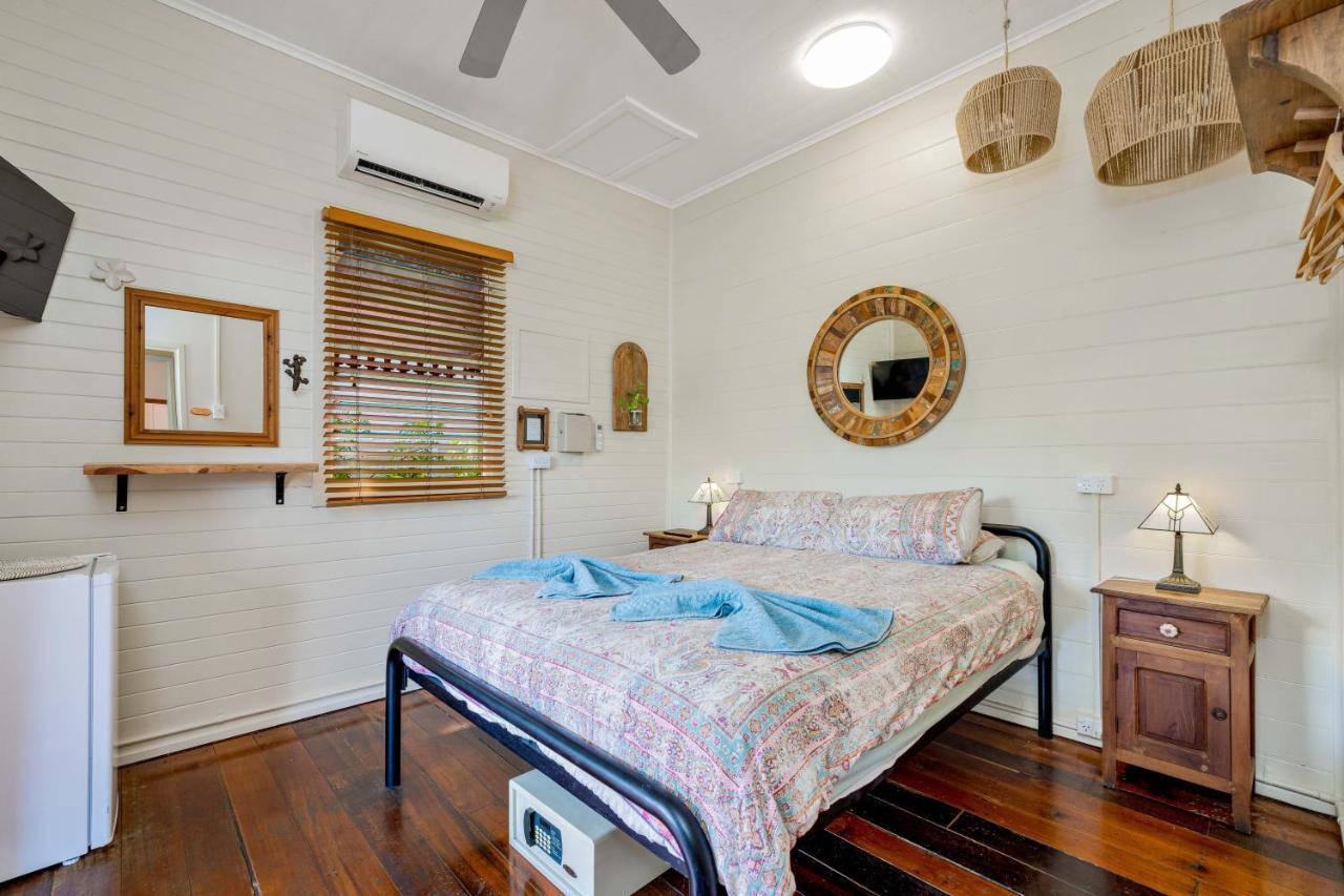 凱恩斯 绿洲旅行者旅舍旅舍 外观 照片 A bedroom at the station