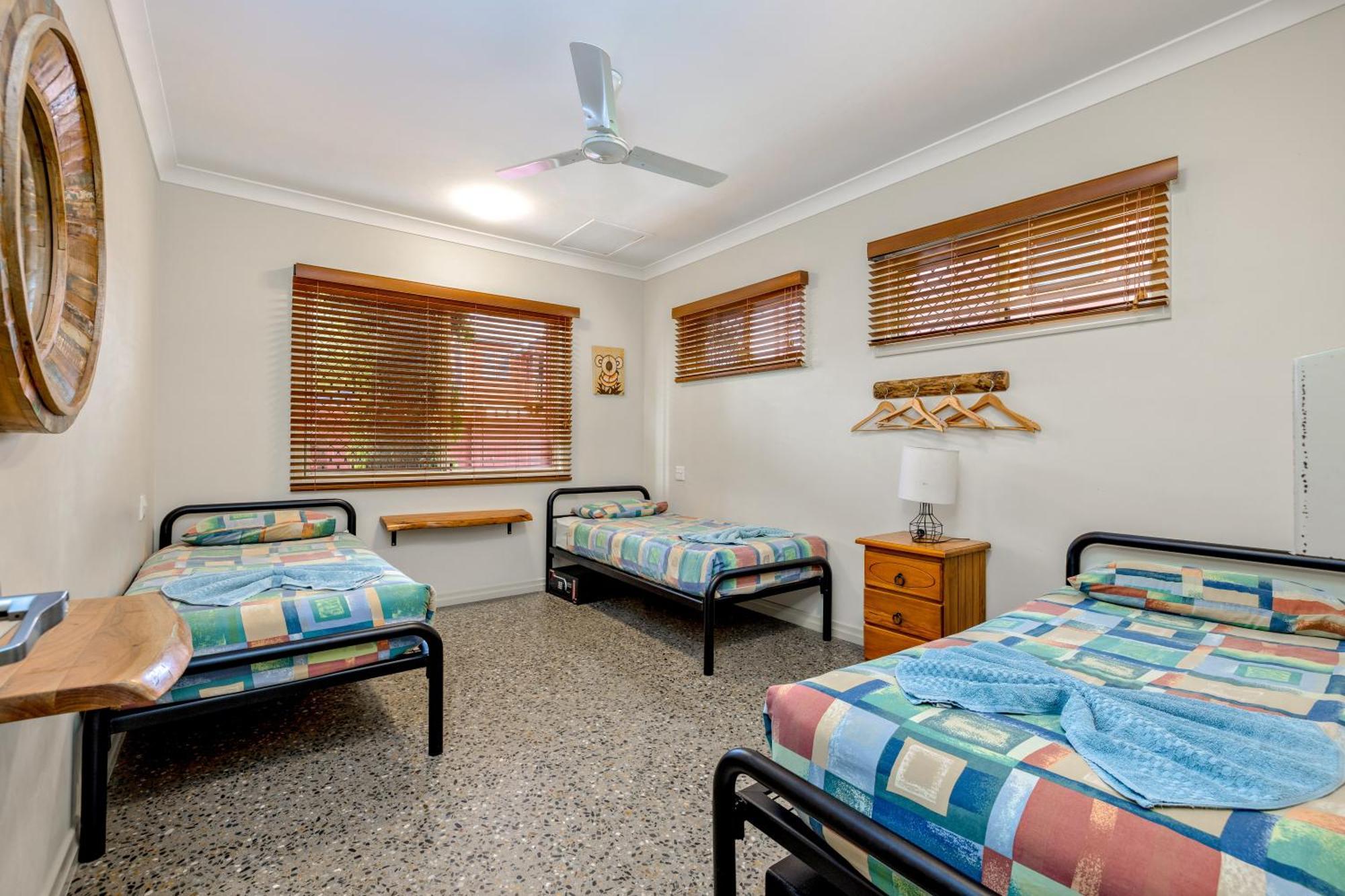 凱恩斯 绿洲旅行者旅舍旅舍 外观 照片 A bedroom at the hostel
