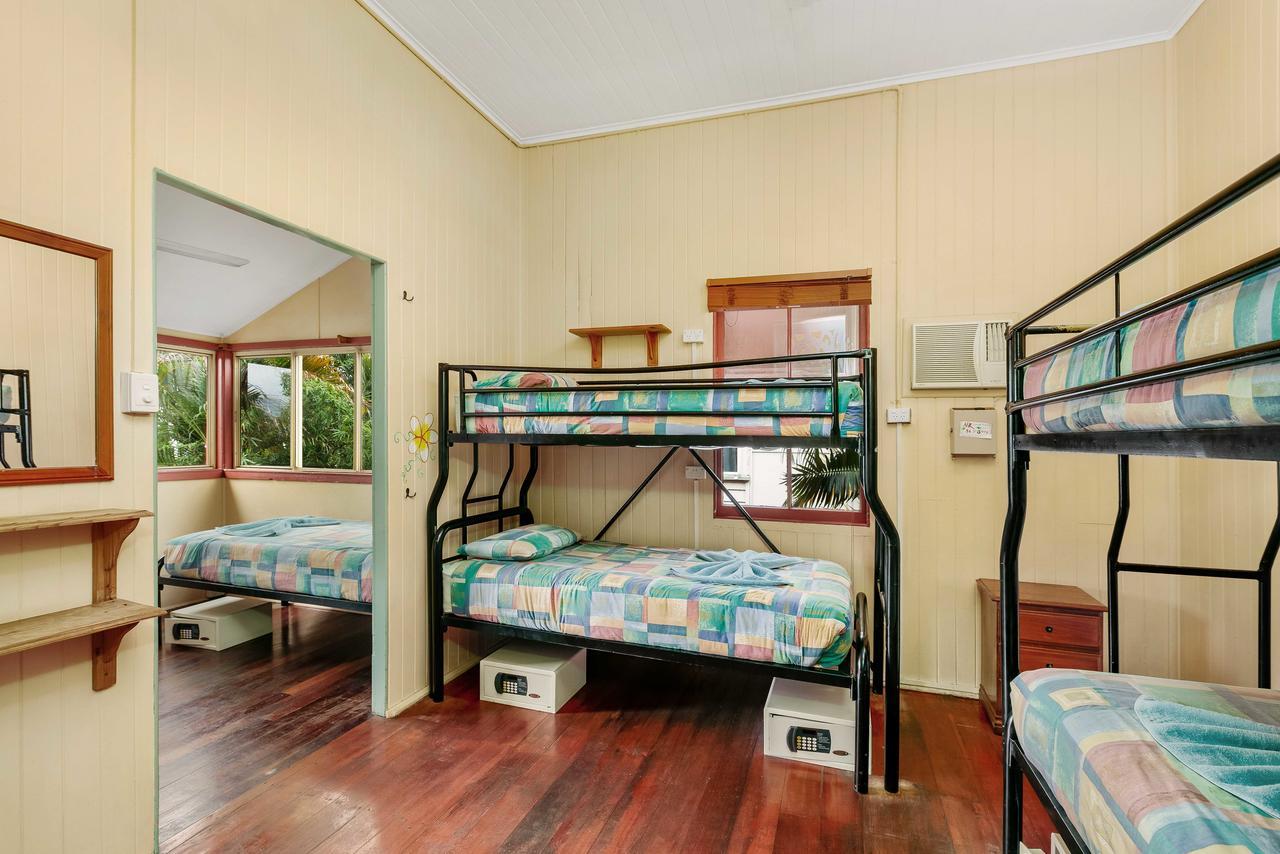 凱恩斯 绿洲旅行者旅舍旅舍 外观 照片 A typical room at a backpackers' hostel in Australia