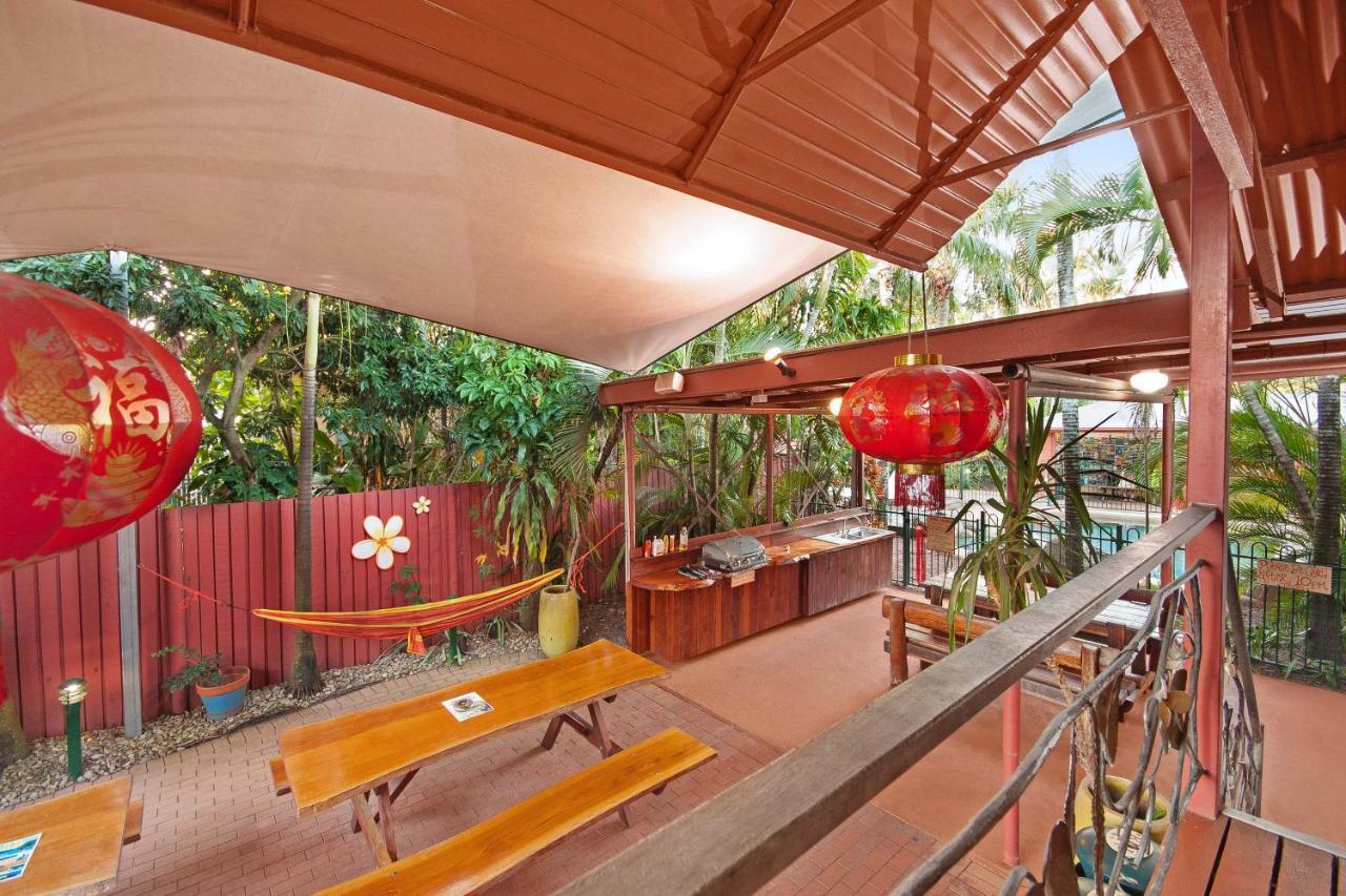 凱恩斯 绿洲旅行者旅舍旅舍 外观 照片 The outdoor kitchen at the resort