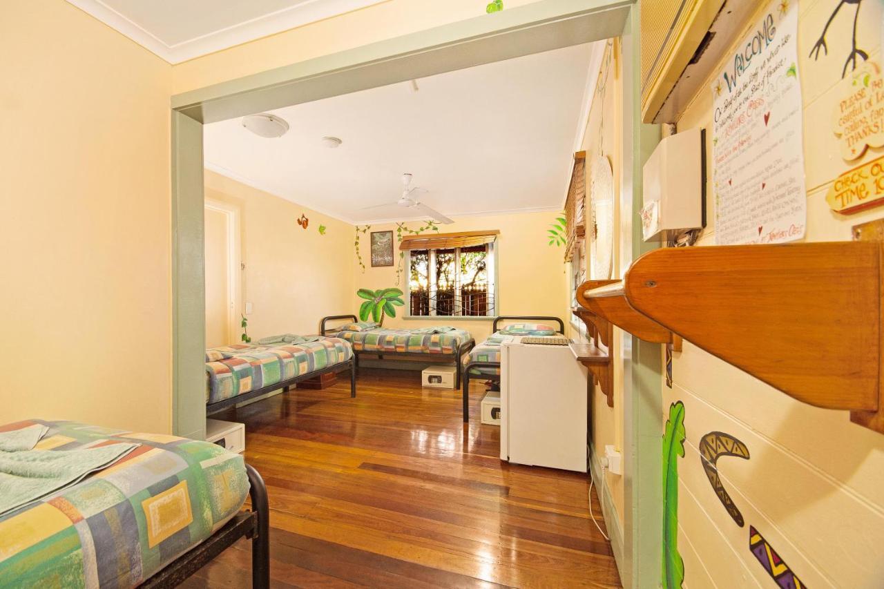 凱恩斯 绿洲旅行者旅舍旅舍 外观 照片 A typical hostel room